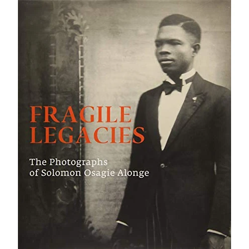 Offerta a tempo: Fragile Legacies: The Photographs of Solomon Osagie Alonge - 82% da 46.65 € a 8.49 €