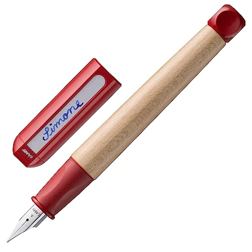 LAMY abc red - kindvriendelijke vulpen met ergonomische grip & gepolijste linkshandige stalen penpunt (LH) in maat M - robuust esdoornhout - inclusief LAMY T 10 blauwschrijvend inktpatroon