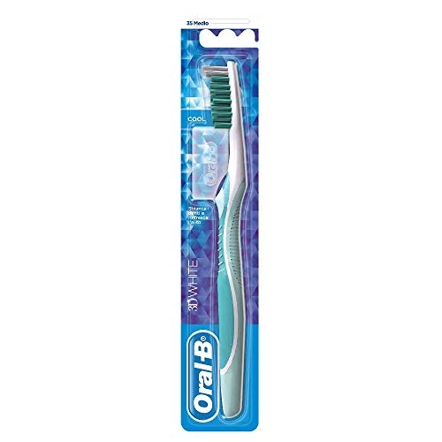 Offerta a tempo: Spazzolino Medio Oral-B 3DWhite Cool - 29% da 3.33 € a 2.37 €