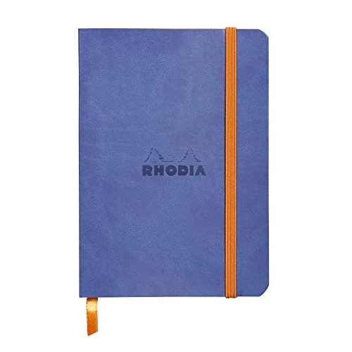 RHODIA 117308C - taccuino morbido ZAFFIRO - A6 10,5 x 14,8 cm - a righe - 144 pag. - Carta Clairefontaine Avorio 90g/m² - segnalibro, chiusura con elastico - COPERTINA Simil Cuoio