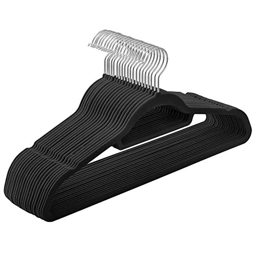 Offerta a tempo: SONGMICS Grucce Appendiabiti in Velluto, 20 Pezzi, Salvaspazio e Antiscivolo, Porta Cravatte, Gancio Girevole a 360°, Spesso 0,6 cm, Largo 43,5 cm, Cappotti Pantaloni, Nero Inchiostro CRF20B - 39% da 17.99 € a 11.04 €