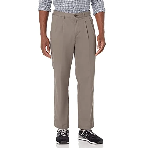 Amazon Essentials Classic-fit rimpelbestendige geplooide chino-broek voor heren ,Bruin (Taupe) ,42W / 28L