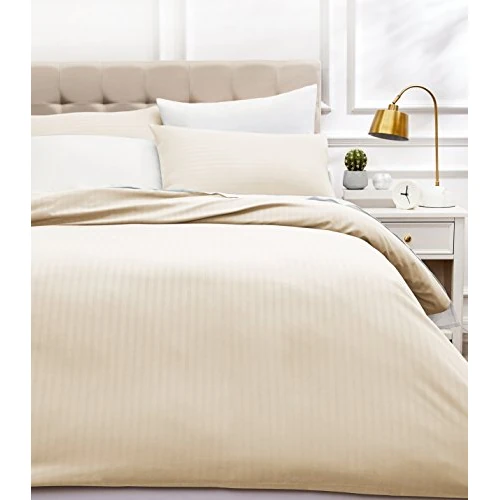 Offerta a tempo: Amazon Basics Set copripiumino Una Piazza e Mezza in microfibra, 3 pezzi, copripiumino da 200 x 200 cm e 2 federe da 50 x 80 cm, Beige, a righe - 15% da 18.69 € a 15.87 €