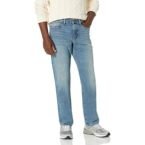 Limitiertes Angebot: Amazon Essentials Herren Stretchjeans, Gerade Geschnitten - Auslauffarben, Helle Waschung, 28W / 32L von 24.30 EUR auf 18.90 EUR (Spare 22%)