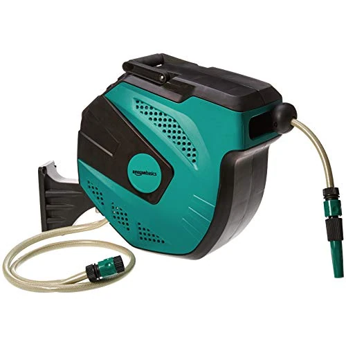 Offre limitée : Amazon Basics Enrouleur automatique à fixation murale avec tuyau, 15 m, Noir Vert de 55.75 € à 52.96 € (5% de remise)