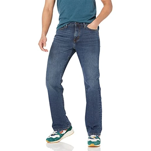 Offerta a tempo: Amazon Essentials Jeans dritti con taglio bootcut - colori fuori produzione Uomo, Delavé Medio, 34W / 29L - 13% da 27.20 € a 23.60 €