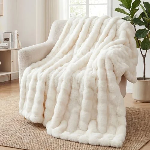 Offerta a tempo: Coperta Plaid Super Morbida Pile Peluche di Coniglio Caldo e Spesso 130 x 160 cm, 1000 g/m² Divano Coperta Fluffy di Alta Qualità, Versatile Coperta Matrimoniale per Camera da Letto Viaggi, Bianco - 68% da 49.99 € a 15.99 €