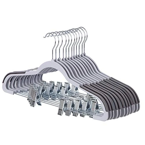 Offerta a tempo: SONGMICS Set di 12 Grucce per Pantaloni, Appendiabiti in Plastica con Mollette, Gancio Girevole a 360°, Antiscivolo, Sottili, Salvaspazio, per Pantaloni Gonne Abiti, Grigio CRP01G-12 - 35% da 19.99 € a 12.91 €