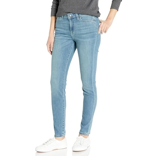 Limited-time offer: Amazon Essentials Women's Mid-Rise Stretchy Skinny Jeans, Light Blue Bleach, 8 Short from 19.40 £ to 18.70 £ (save 4%)