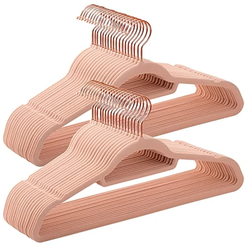 Zeitlich begrenztes Angebot: SONGMICS Kleiderbügel Samt, 50er Set, Bügel, rutschfest, kleine Stange für Krawatten, 360° drehbarer Haken, 0,6 cm dick, platzsparend, 43,5 cm lang, für Mäntel, Hosen, Roségold-Hellrosa CRF21PK50 von 19.99 € auf 19.99 € (0.00%
