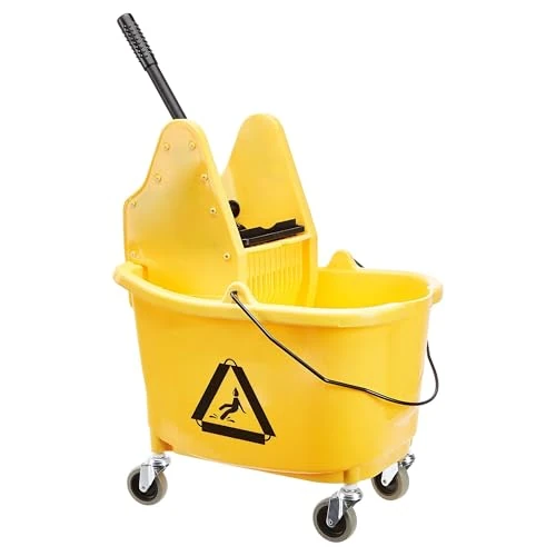 Offerta a tempo: Amazon Basics Secchio per mocio Kentucky, rettangolare, con ruote resistenti e strizzatore a pressione verso il basso, 35 qt, giallo - 8% da 66.34 € a 61.11 €