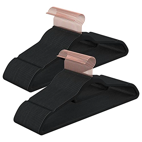 Offerta a tempo: SONGMICS Grucce Appendiabiti in Velluto, 30 Pezzi, Salvaspazio e Antiscivolo, Porta Cravatte, Gancio Girevole a 360°, Spesso 0,6 cm, Largo 43,5 cm, Cappotti Pantaloni, Nero Inchiostro CRF21BK30 - 46% da 26.99 € a 14.52 €