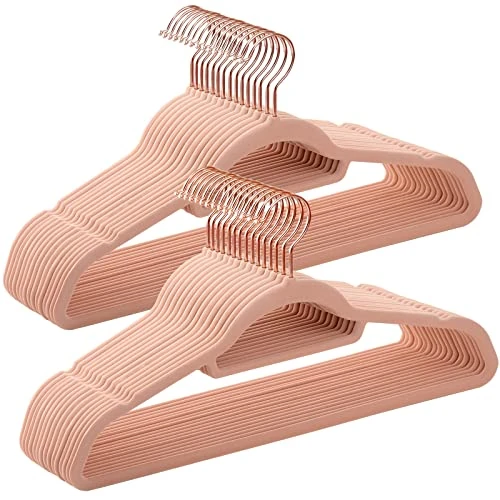 Offerta a tempo: SONGMICS Grucce Appendiabiti in Velluto, 30 Pezzi, Salvaspazio e Antiscivolo, Porta Cravatte, Gancio Girevole a 360°, Spesso 0,6 cm, Largo 43,5 cm, Cappotti Pantaloni, Rosa Corallo CRF21PK30 - 34% da 20.99 € a 13.79 €
