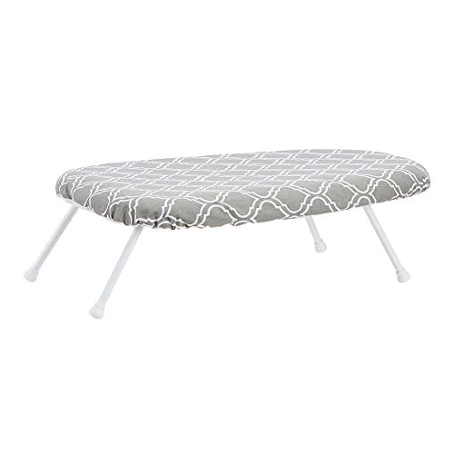 Oferta limitada: Amazon Basics Tabla de Planchar de Mesa con Patas Plegables, Funda extraíble, 60 x 36 x 18 cm, Enrejado, Chevrón de 20.95 EUR a 18.95 EUR (ahorro 10%)