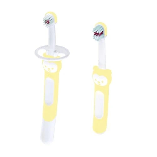 Offerta a tempo: MAM Learn to Brush (Set da 2), Include 1x Training Brush spazzolino denti bambini 5+ mesi e 1x Baby’s Brush spazzolino setole morbide 6+ mesi, Neonato accessori utili per i primi dentini, Giallo - 23% da 8.99 € a 6.88 €