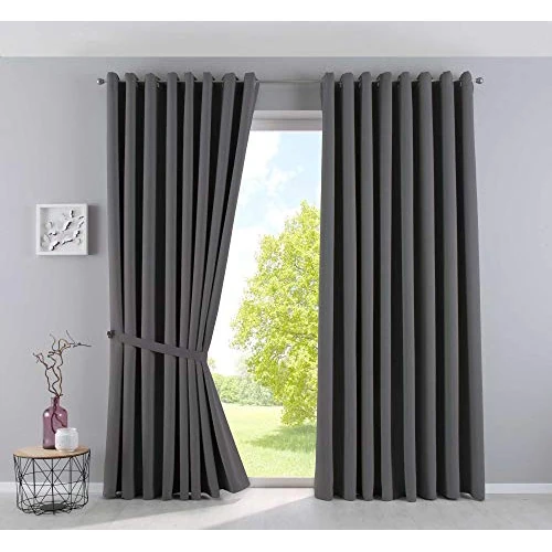 Offerta a tempo: Gardinenbox Newyork 201920600-2 - Tende oscuranti oscuranti, con occhielli, colore grigio scuro, 225 x 295 cm, confezione da 2 pezzi, colore: grigio scuro - 85.25% da 90.49 € a 13.35 €