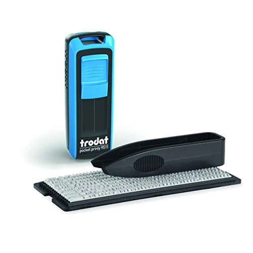 Offerta a tempo: Trodat Timbro Blu Autoinchiostrante Autocomponibile Fai-Da-Te Tascabile, Pocket Printy 9511 Typo, 38x14 mm 3 Righe, Inclusa Cartuccia Inchiostro Nero, con Pinzetta e 1 Set di Caratteri, Icone e Numeri - 0.00% da 17.73 € a 17.73 €