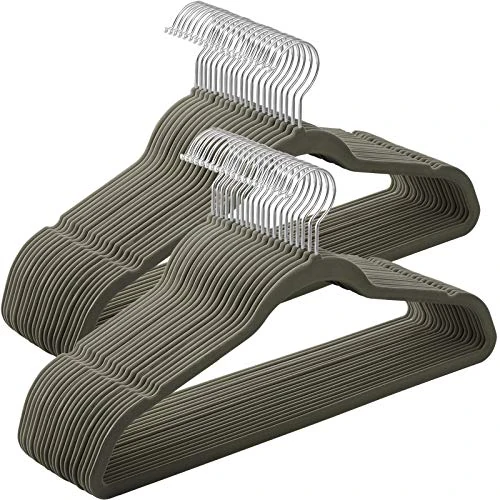 Oferta limitada: SONGMICS Percha de Terciopelo, Juego de 50, Antideslizantes, con Barra Corbata y Gancho Negro, 0,6 cm Espesor, Ahorra Espacio, 41,5 cm Largo, Abrigo Pantalón, Gris y Plata CRF026V01 de 24.99 € a 16.24 € (ahorro 35%)