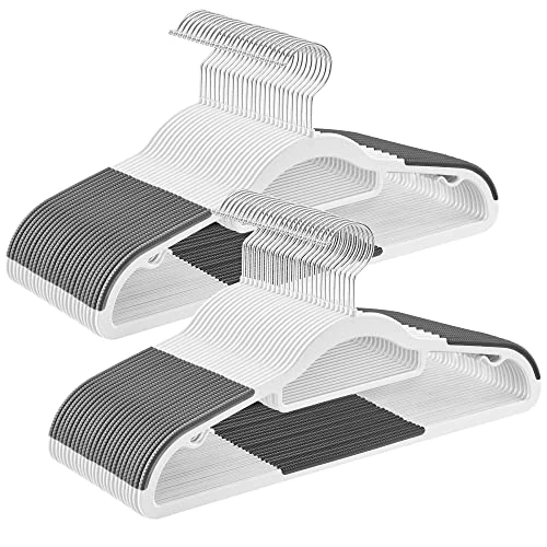 SONGMICS Juego de 50 Perchas, Perchas de Plástico, Antideslizantes, Ahorra Espacio, 0,5 cm de Grosor, 42 cm de Largo, Gancho Plata Giratorio de 360°, Blanco y Gris Oscuro CRP020W02