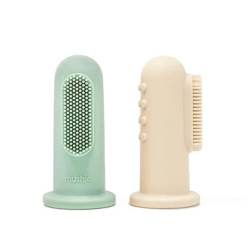 Offerta a tempo: Mushie Spazzolino da dito in Silicone | senza BPA | set de 2 | Bambini da Dito, Training Brush & Primo Spazzolino | Accessori per Bambini Sicuri e di Alta Qualità | Cambridge Blue/Shifting Sand - 0.00% da 9.99 € a 9.99 €