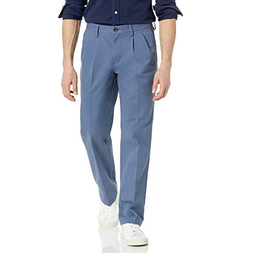 Amazon Essentials Pantaloni chino plissettati dal taglio classico e resistenti alle pieghe (disponibili nelle taglie Big & Tall) Uomo, Indaco, 31W / 28L