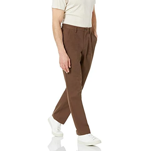 Offerta a tempo: Amazon Essentials Pantaloni chino plissettati dal taglio classico e resistenti alle pieghe (disponibili nelle taglie Big & Tall) Uomo, Marrone, 42W / 28L - 35% da 22.30 € a 14.54 €