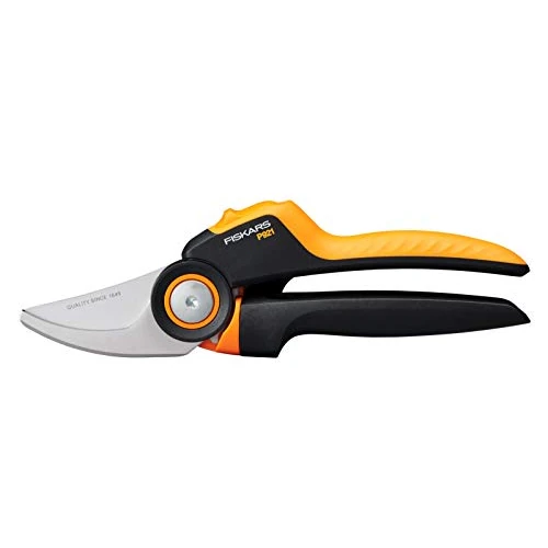 Oferta limitada: Fiskars Tijeras de jardín Bypass M, X-series PowerGear, P921, Mango giratorio, Para ramas frescas, Recubrimiento antiadherente, Cuchillas acero inoxidable, Longitud: 20,1 cm, Negro/Naranja, 1057173 de 42.99 € a 40.84 € (ahorro 5%)