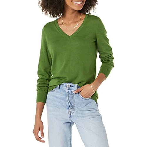 Offerta a tempo: Amazon Essentials Maglione Leggero a Maniche Lunghe con Scollo a V, vestibilità Classica Donna, Verde, M - 0.00% da 19.75 € a 19.75 €