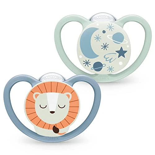 Offerta a tempo: NUK Ciuccio Space Night, 18-36 mesi, prese d'aria extra-large, si illumina al buio, silicone senza BPA, volpe e coccinella, 2 pezzi - 0.00% da 9.44 € a 9.44 €