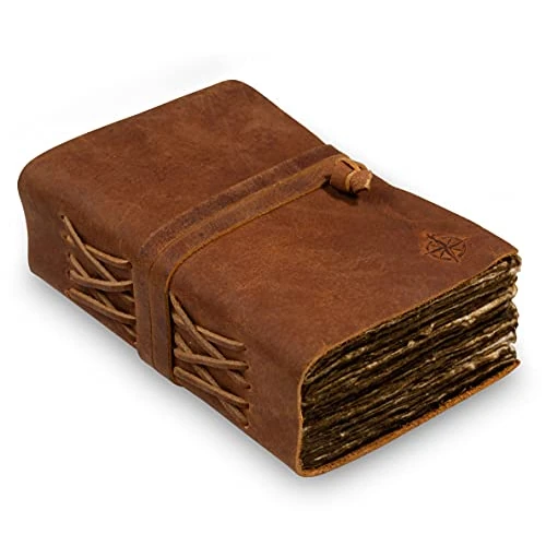 Offerta a tempo: Wanderings Diario in Pelle Vintage Formato A6 – 10,5×15 cm – Copertina in Pelle Rilegata con Carta Bordo Irregolare Fatta a Mano – Per Scrittura, Appunti e Schizzi - 0.00% da 24.95 € a 24.95 €