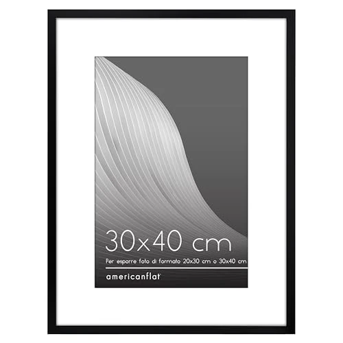 Offerta a tempo: Americanflat Cornice 30x40 cm Nera - Cornice Foto 20x30 cm con Passepartout o 40x30 cm Senza Passepartout - Portafoto con Bordo Sottile in PVC e Pannello Protettivo in Plastica - 15% da 28.01 € a 23.71 €