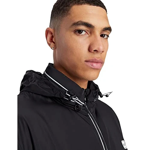 Offre limitée : Armani Exchange Vestes & Blousons de 87.69 EUR à 68.40 EUR (remise 22%)