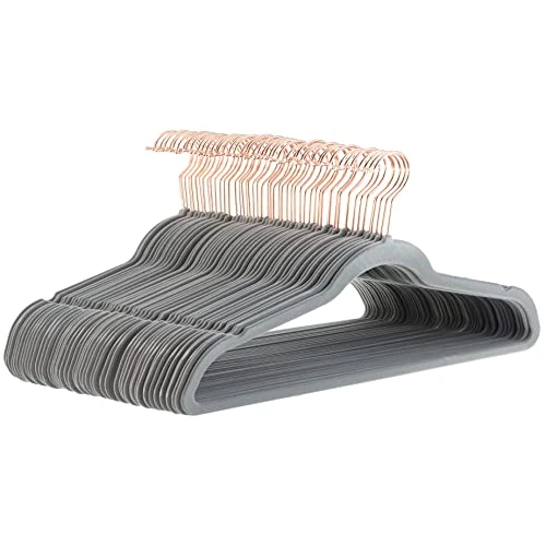Oferta limitada: Amazon Basics Paquete de 50 perchas antideslizantes, delgadas, con acabado de terciopelo, color gris/dorado rosa de 19.70 € a 17.49 € (ahorro 11%)