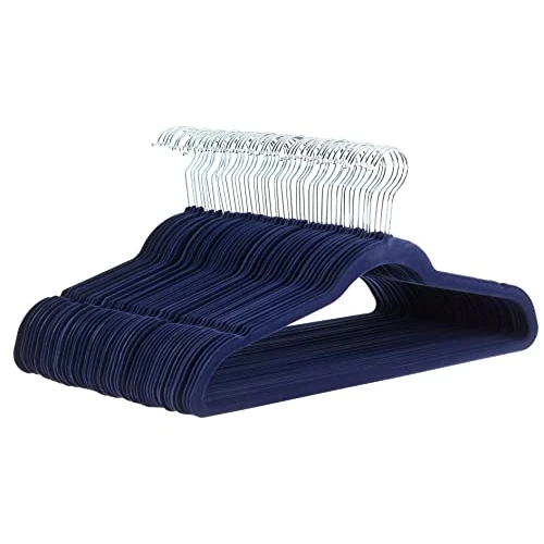 Offerta a tempo: Amazon Basics Confezione da 50 grucce sottili con superficie antiscivolo in velluto, Blu navy/Argento - 51% da 26.99 € a 13.29 €