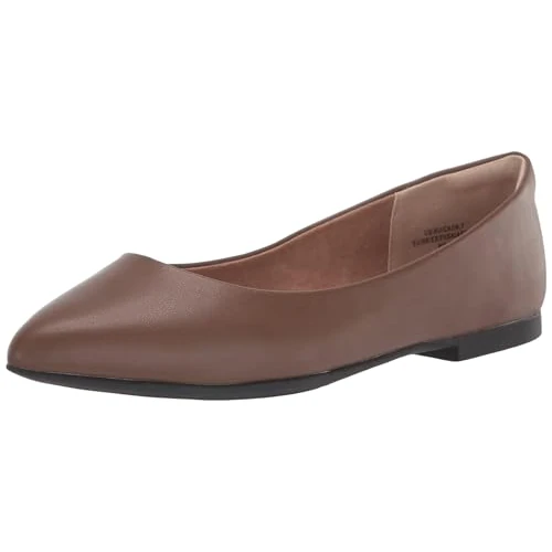 Amazon Essentials Damen Ballerinas mit spitzem Zehenbereich, Schokoladenbraun, 44.5 EU Weit