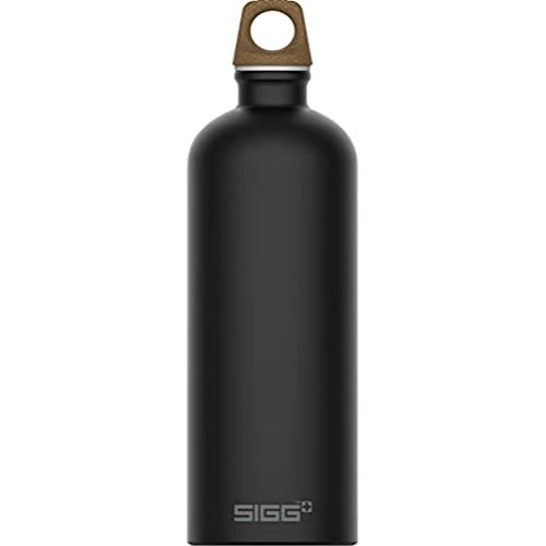 Offre limitée : Sigg - Gourde Aluminium - Traveller MyPlanet Direction Uni - Convient Aux Boissons Gazeuses - Étanche & Légère - Sans BPA - Pour Sport, Camping, Randonnée - Noir - 1L de 20.70 € à 17.10 € (17% de remise)