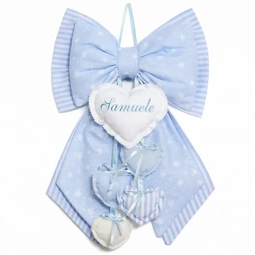 Offerta a tempo: Fiocco Nascita Personalizzato, Nome Ricamato, Cotone 100% Handmade in Italy, Elegante Coccarda Decorativa Azzurra con Pendenti, per Porta o Cameretta, Dimensione 52 x 35 cm. (Celeste) - 0.00% da 37.99 € a 37.99 €