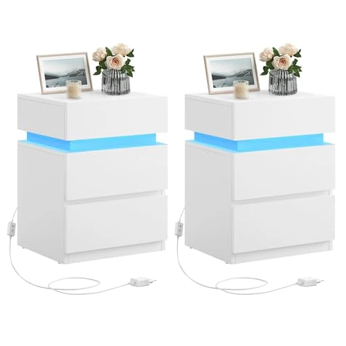 Offerta a tempo: VASAGLE KAILYN Collezione - Set di 2 Comodini con Striscia Luminosa di Luci a LED Multicolore Variabile, 3 Cassetti, Tavolino in Stile Moderno, 35 x 40 x 55 cm, Bianco LET0830W01 - 15% da 119.99 € a 101.99 €