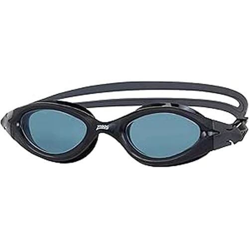 Offerta a tempo: Zoggs Occhialini Nuoto Panorama con Lenti Colorate Anti-appannamento, Protezione UV, Occhialini Piscina con Cinturino a Regolazione Rapida, Occhiali Nuoto - Nero/Nero/Tinta Fumé - 5% da 11.09 € a 10.49 €