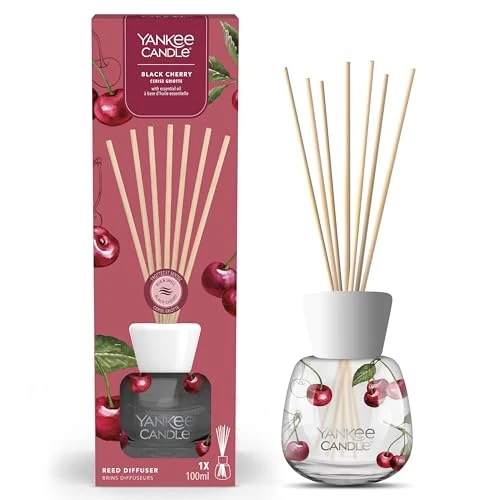 Limitiertes Angebot: Yankee Candle Signature Diffusor mit Rattanstäbchen | Black Cherry | 100ml | bis zu 10 Wochen Duft | Recycelbare Verpackung | Perfekte Geschenke für Frauen von 19.90 EUR auf 15.89 EUR (Spare 20%)