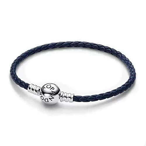 Tijdelijke aanbieding: Pandora Moments Blauwe gevlochten leren armband met ronde sluiting van 49.00 EUR naar 49.00 EUR (korting 0%)