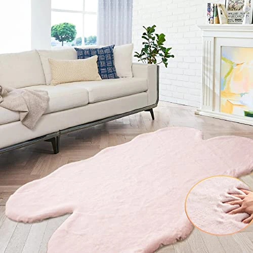 Zeitlich begrenztes Angebot: ORINOVA Teppich Schlafzimmer Rosa Flauschig 120x180 cm Fellteppich Kunstfell Teppich Weich Wohnzimmer Waschbar Gegend Fellform von 69.99 € auf 69.99 € (0.00% Rabatt)