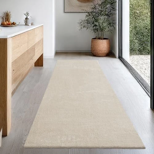Oferta limitowana: the carpet Relax - Nowoczesny dywan z krótkim i puszystym włosiem, z antypoślizgowym spodem, nadający się do prania w temperaturze do 30 stopni, ultra miękki, Beżowy, 80 x 300 cm z 559.99 zł na 106.99 zł (oszczędź 80.89%)