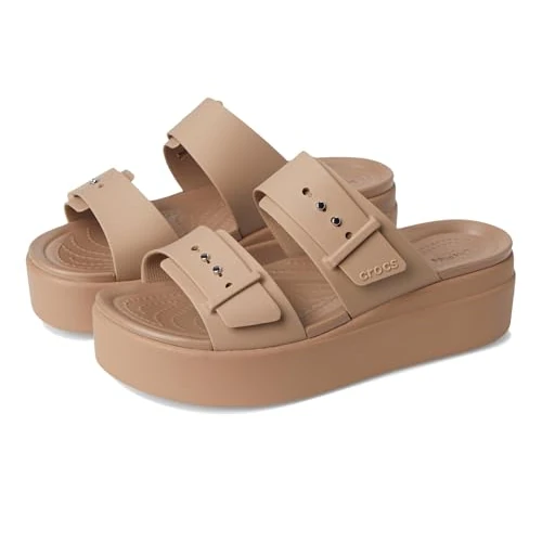 Crocs Damen Brooklyn Buckle Low Wedge Sandal, Latte, 39/40 EU