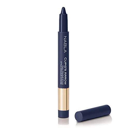 Offerta a tempo: NABLA Cupid's Arrow Longwear Stylo, Midnight Blue | Matita stylo a lunga tenuta e alta pigmentazione | Liner, ombretto o rossetto multiuso, texture cremosa e confortevole per un makeup impeccabile - 20% da 19.50 € a 15.60 €