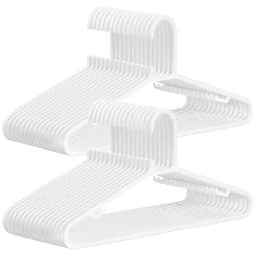Offerta a tempo: SONGMICS Grucce in Plastica 30 Pezzi, Appendiabiti Salvaspazio, Leggere, per Pantaloni Cappotti Vestiti, Bianco CRP009W30 - 38% da 21.99 € a 13.59 €
