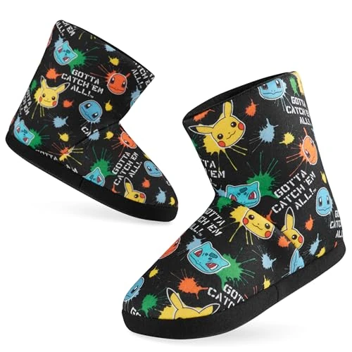 Offre limitée : Pokémon Chaussons Enfant Garcon Pikachu Pantoufles Fantaisie Chausson Mixte Enfant 28-38 (Noir AOP, 32 EU) de 16.85 € à 13.41 € (20% de remise)