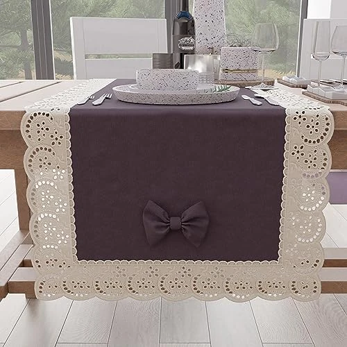 Offerta a tempo: PETTI Artigiani Italiani - Runner Tavola Elegante di Cotone, per Tavolo Cucina, Soggiorno, Sala da Pranzo, Tovaglie in Tinta Unita con Balza in Pizzo Sangallo e Fiocchi 40x140 cm, Malva - 40% da 24.90 € a 14.95 €
