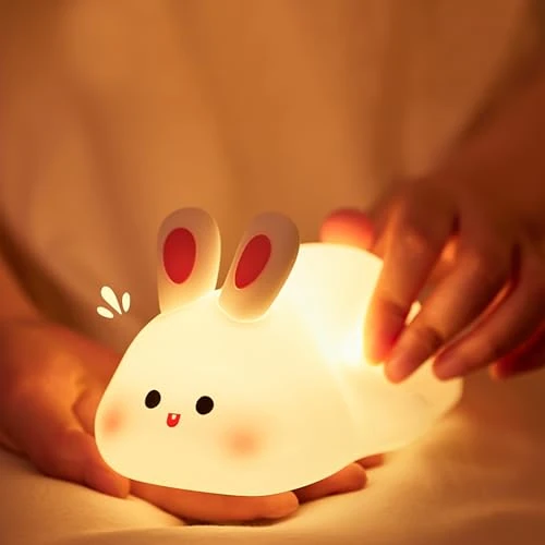 Offerta a tempo: URAQT Luce Notturna Bambini, Silicone Lampada Notturna con Sensore Tattile, Coniglio Carina Luci Cameretta Bambini con Funzione Timer 30 Minuti, Dimmerabile e Ricaricabile, per Bambinis Neonato Regalo - 20% da 16.99 € a 13.59 €