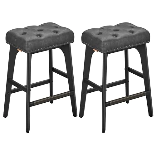 VASAGLE Tabourets de Bar, Lot de 2, Surface en PU, Boutons Tuftés, Bordure Cloutée, Pieds en Bois, Hauteur 66 cm, Coins Bar, Salle à Manger, Montage Facile, Noir d'encre LBC085G02